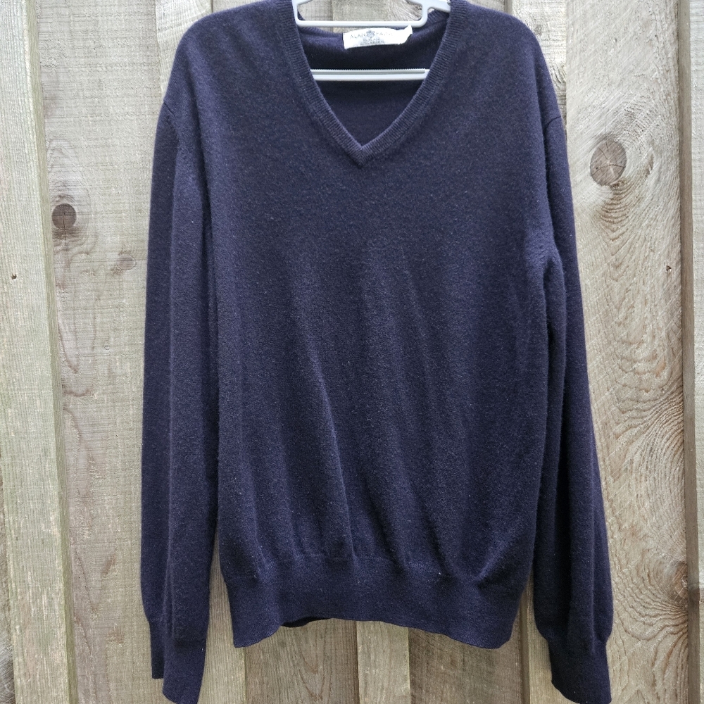 Classic V-Neck Men's Sweater - Navy Alan Paine 100% Cashmere